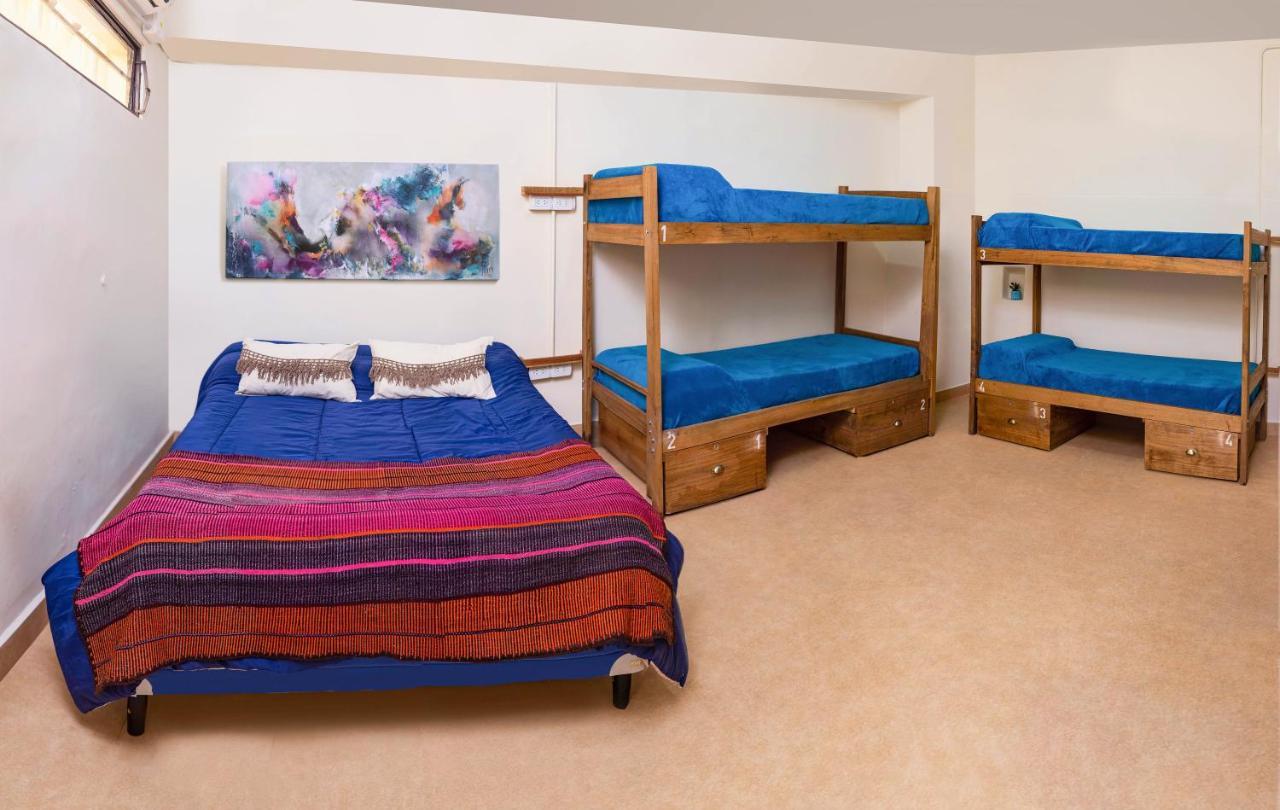 Punto Ramirez Hostel *